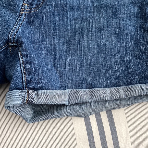 Women’s Levi shorts - Picture 4 of 7